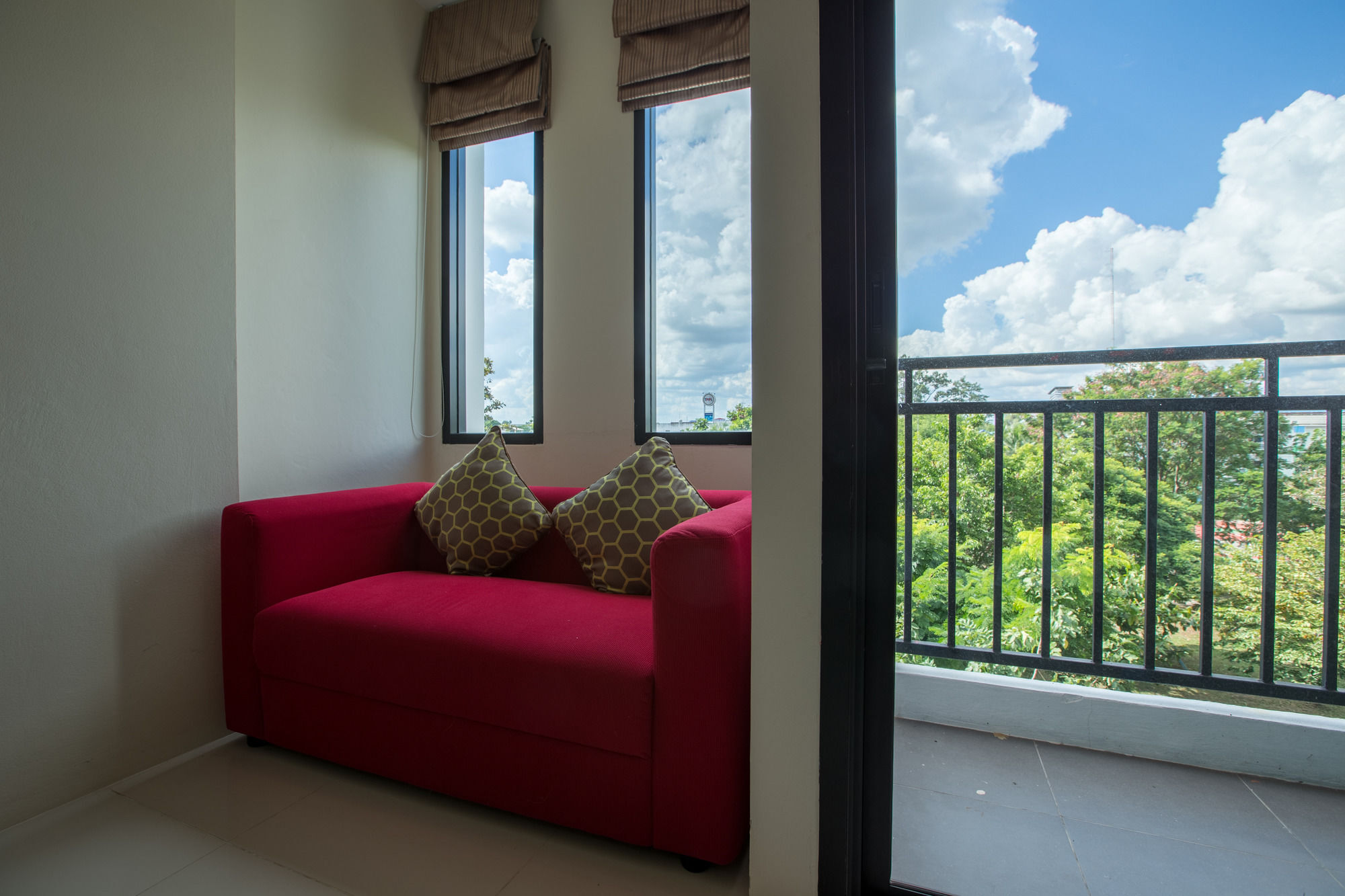 The Rich Hotel Ubonratchathani Убонратчатхани Экстерьер фото