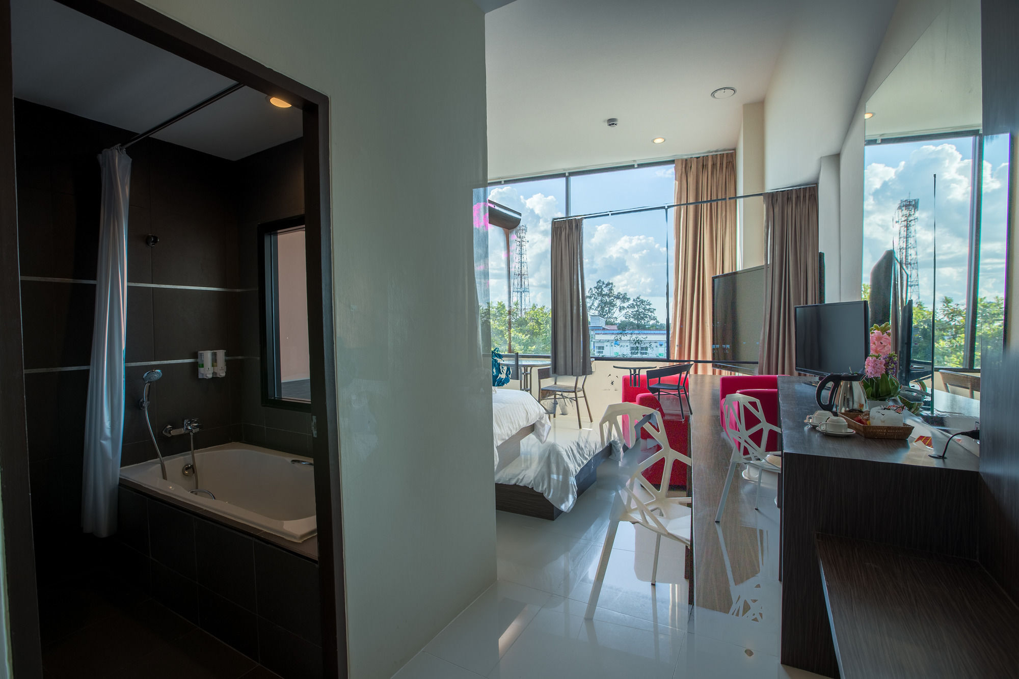 The Rich Hotel Ubonratchathani Убонратчатхани Экстерьер фото