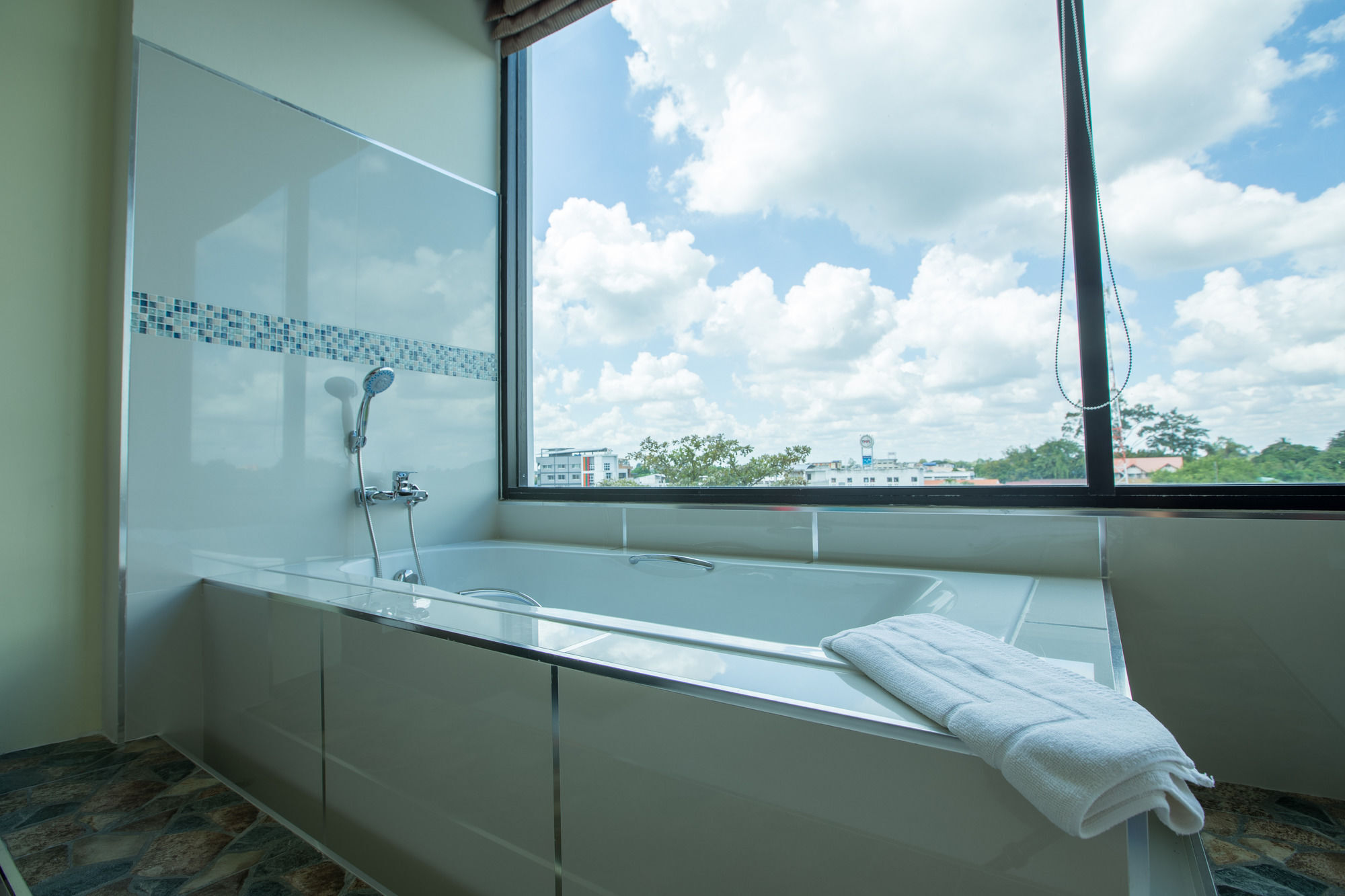 The Rich Hotel Ubonratchathani Убонратчатхани Экстерьер фото